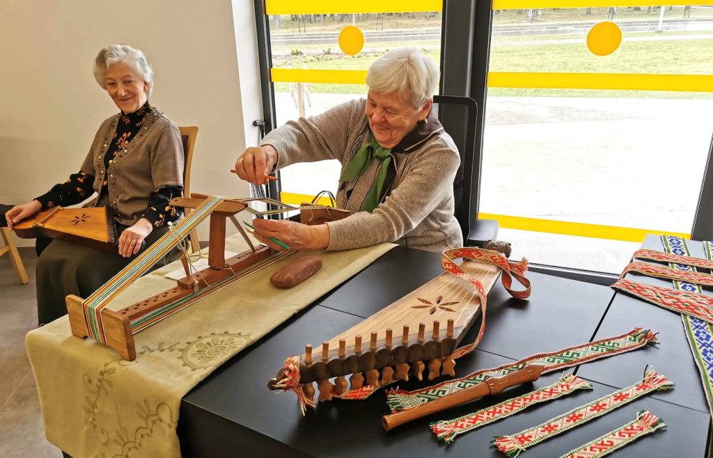 Kazlų Rūdos kultūros centre įvyko pirmoji nemokama kankliavimo pamoka