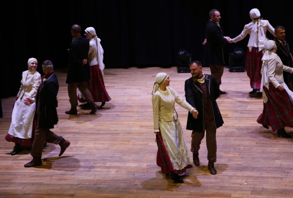 Kazlų Rūdos kultūros centro tautinių šokių kolektyvas „Rūdnyčia“, dalvavo festivalyje „Susibėgę, patrepsėkim“! 