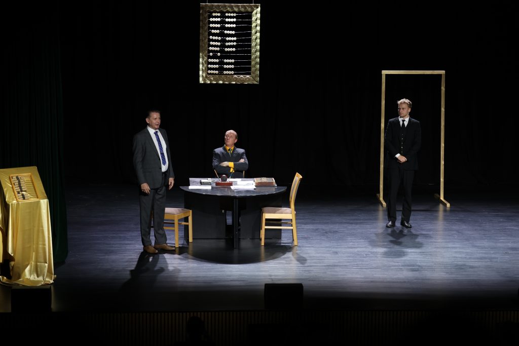 Kazlų Rūdos kultūros centro įvyko mėgėjų teatro spektaklio „Buhalterinė klaida“ premjera
