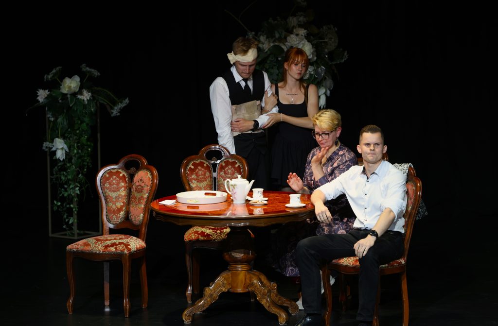 Kazlų Rūdos kultūros centro įvyko mėgėjų teatro spektaklio „Buhalterinė klaida“ premjera