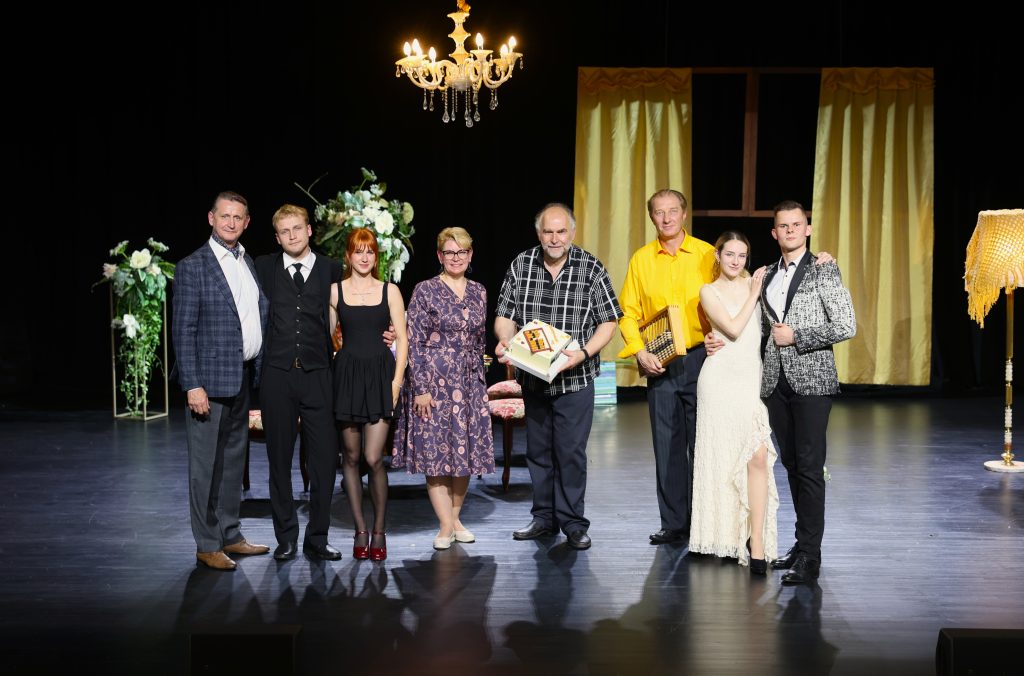 Kazlų Rūdos kultūros centro įvyko mėgėjų teatro spektaklio „Buhalterinė klaida“ premjera