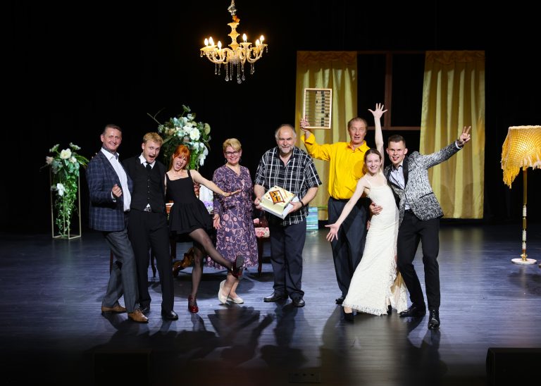 Kazlų Rūdos kultūros centro įvyko mėgėjų teatro spektaklio „Buhalterinė klaida“ premjera